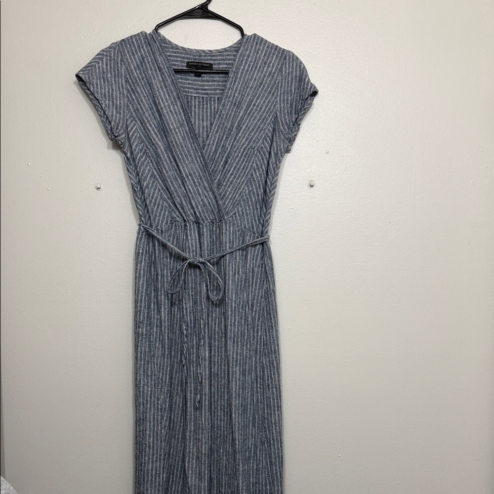 Banana Republic Gray Striped Midi Dress
